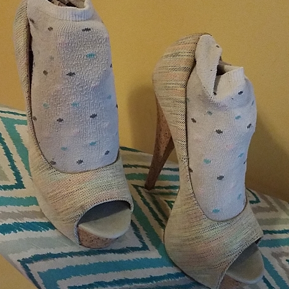 Pumps - Picture 5 of 8